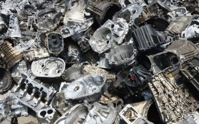 Mıknatıs ile metal ayrımı yapılması